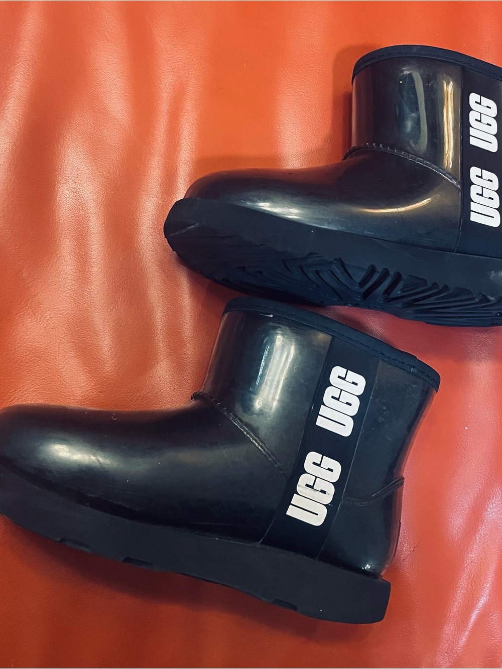 UGG Kids Clear Classic mini boot in black - Picture 2 of 7